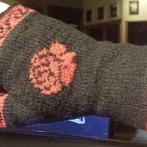 Rose's Fingerless Gloves image 1