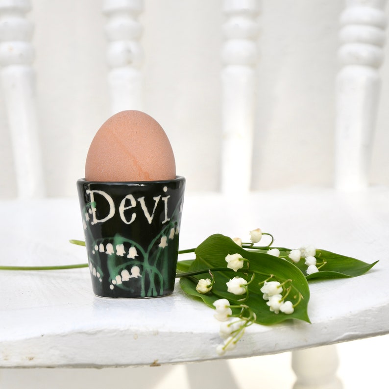 Maiglöckchen Eierbecher personalisierbar handbemalt Bild 7