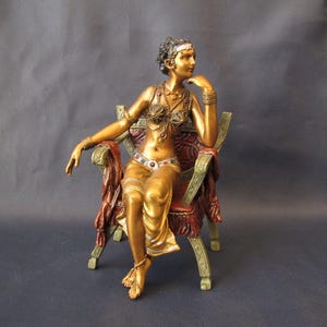 Cleopatra figurine - Etsy 日本