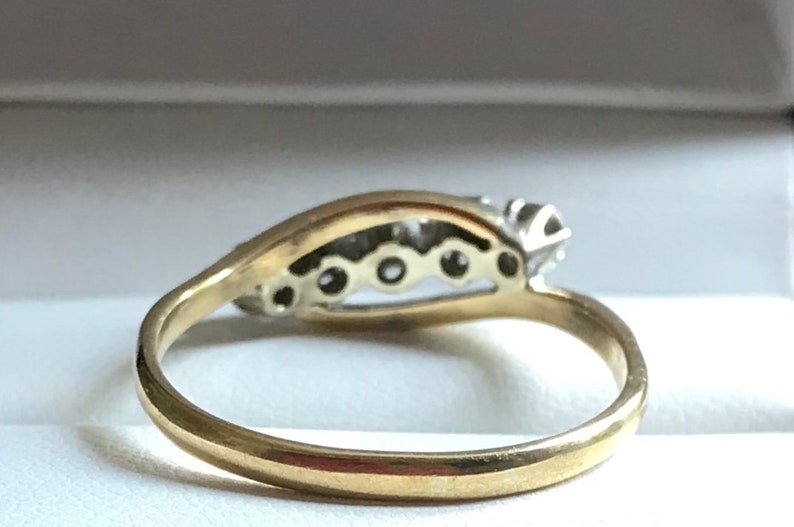 18ct Gold Platinum 5 Stone Diamond Ring Genuine Diamonds = Ring size 8.5