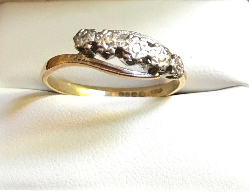 18ct Gold Platinum 5 Stone Diamond Ring Genuine Diamonds = Ring size 8.5