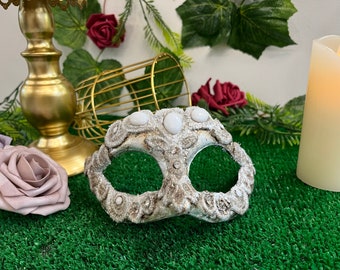 Colombina heart mask in papier-mâché with silver leaf and baroque decorations