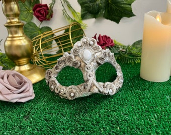 Colombina heart mask in papier-mâché with silver leaf and baroque decorations