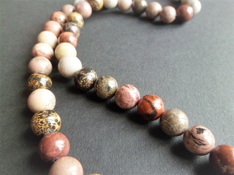 Round bead dendritic in Jasper