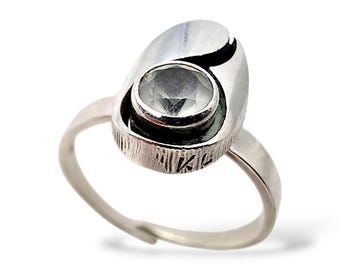 Anillo modernista finlandés de plata con cristal de roca de Karl Laine KL, fechado en 1985, ajustable, talla UE 57 (EE. UU. 8)