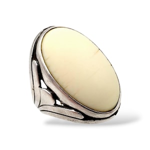 Vintage Silver Ring with Large Shell Cameo-Style Cabochon | Bold Statement Ring Size EU 56 (US 7.5) | Retro Mid-Century Jewelry R+A Mark