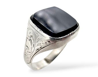 Vintage Silver Signet Ring With Black Onyx – Engraved Details – EU