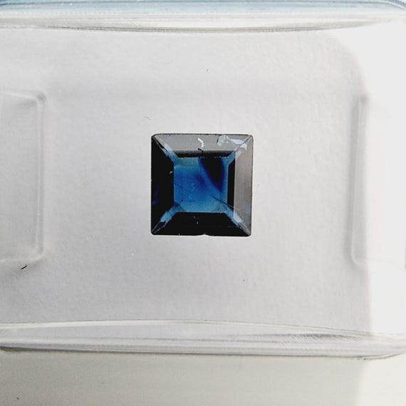 Saphir Naturel Brut 1750 Carats - Certifié EGL, Couleur Bleu, Origine Afrique/Inde - Pierre Précieuse Non Taillée