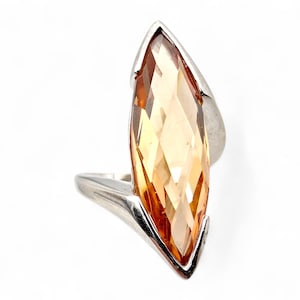 ヴィンテージ 925 シルバー マーキスリング、シャンパンガラスストーン付き、サイズ 51 (US 5.5)、8.40 g、モダニストステートメントデザイン