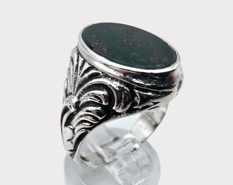 Vintage Sterling Silver Bloodstone Ring with Ornate Detailing, Size 56 (US size 7.5)