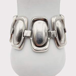 ナバホ族製 ターコイズ×シルバー カフブレスレット ナバホ族のゴールデンヒルターコイズ＆スターリングシルバーの