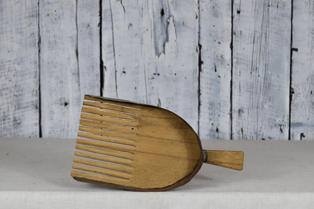 Antique Wooden Cranberry Scoop / Rake for the Collection of Cranberries ...