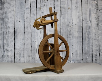 Antique spinning wheel / Vintage spinning tool / Manual spinning / Rustic home decor
