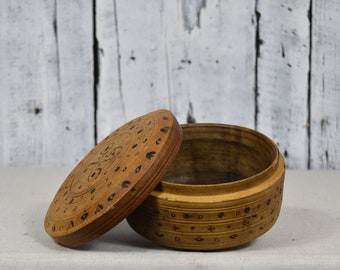 Vintage wooden box / Round wood box / Wooden box with lid / Rustic home decor