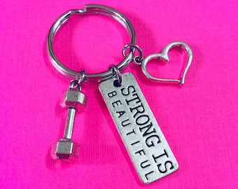 Llavero FUERTE ES HERMOSO, llavero de culturismo, llavero de levantamiento de pesas, llavero de fitness, llavero con mancuernas, llavero de corazón