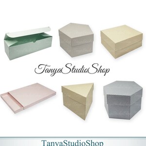 Op de afbeelding: Zes verschillende doos sjablonen voor knutselen. De dozen zijn in verschillende vormen, waaronder vierkant, zeshoekig en driehoekig. De dozen zijn gemaakt van papier en hebben een textuur. De dozen zijn in verschillende kleuren, waaronder lichtgroen, beige, roze en grijs.