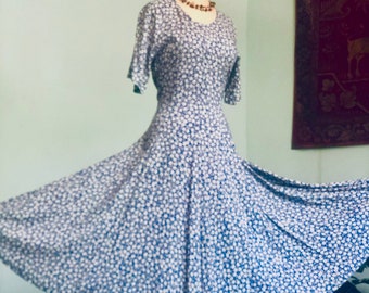 Boho Prairie Dress Daisy Print années 70 blanc bleu violet