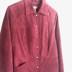 Chaqueta roja rosada de piel de ante vintage / botones a presión / bolsillos