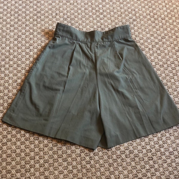 Olive Green Shorts flared wide leg / cotton poly blend / side pockets