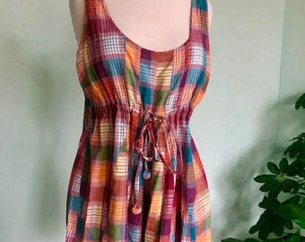Mini-robe vaporeuse en coton à carreaux XL - Sans manches, à nouer sur le devant, fabriquée en Inde