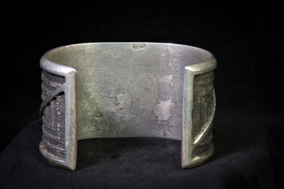 Navajo tufa cast braclet.  Aaron Anderson - image 4