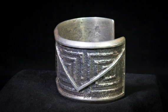 Navajo tufa cast braclet.  Aaron Anderson - image 3