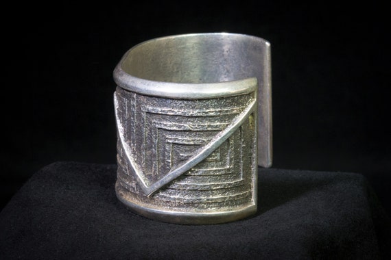 Navajo tufa cast braclet.  Aaron Anderson - image 2