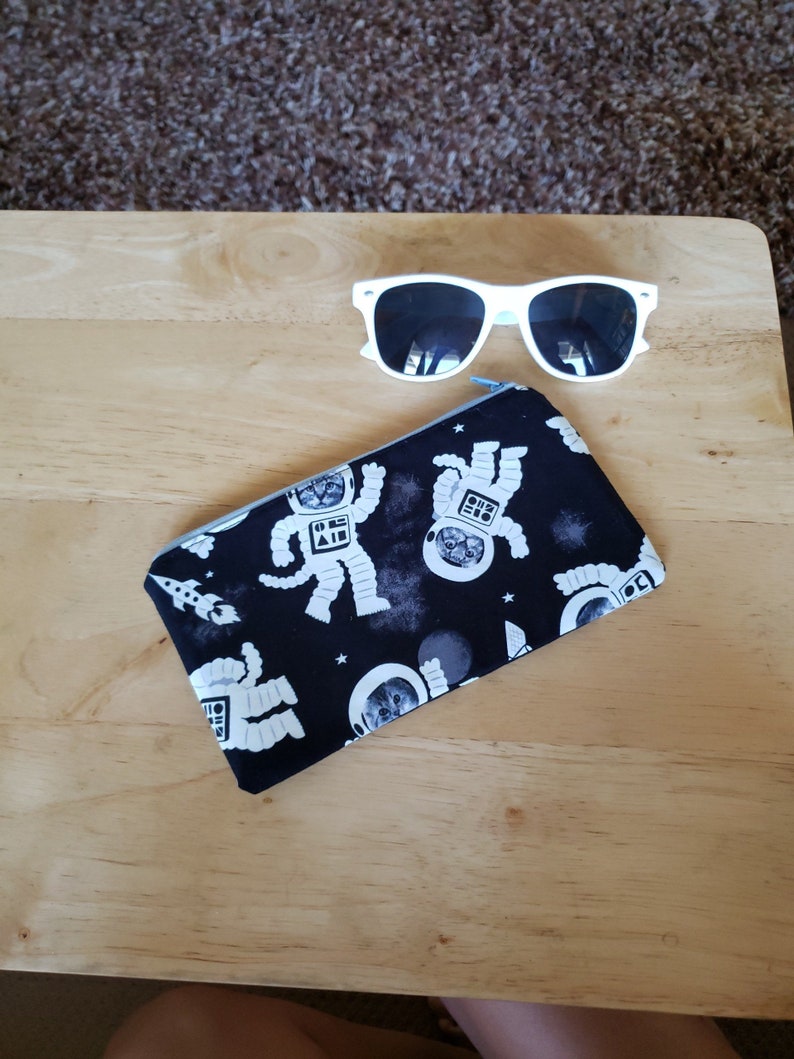 Glow In The Dark Cat Astronauts Zipper Bag in Black /& White