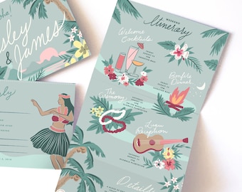 Könnte beinhalten: Eine gefaltete Hochzeitseinladung mit tropischem Thema. Die Vorderseite der Einladung zeigt eine Palme und den Text "Aloha! Lesley & James". Die Innenseite der Einladung enthält einen detaillierten Zeitplan für das Hochzeitswochenende, einschließlich Willkommenscocktails, einem Lagerfeuerabendessen, der Zeremonie, einem Luau-Empfang und Details zur Veranstaltung.