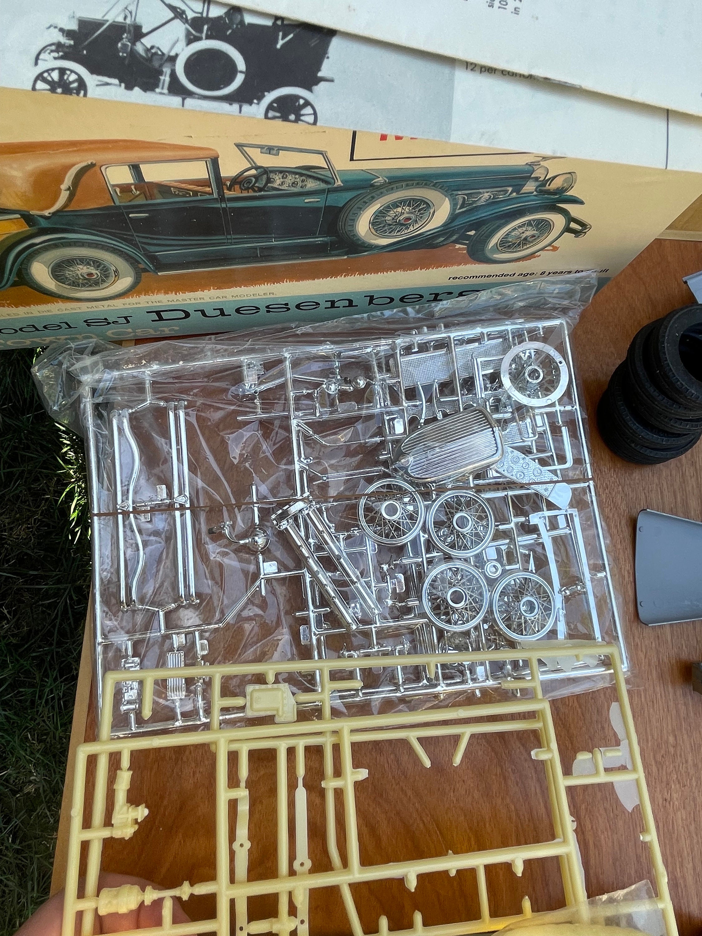 Vintage Model Car Kit, Model SJ Duesenberg 1/18 Vintage Model Car Kit, Model SJ Duesenberg 1/18