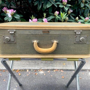 Oshkosh Vintage Suitcase, 1930&#39;s Luggage, Movie Prop, Home Decor, 1930&#39;s Travel Luggage