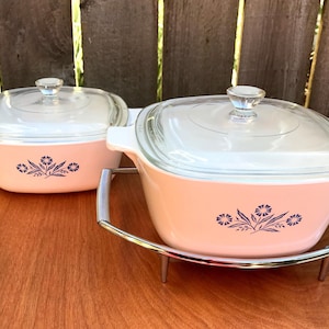 Vintage Casserole Dishes, Blue Cornflower Design, Vintage Serving Dishes, Corningware Casserole Dishes, Metal Tray Holder
