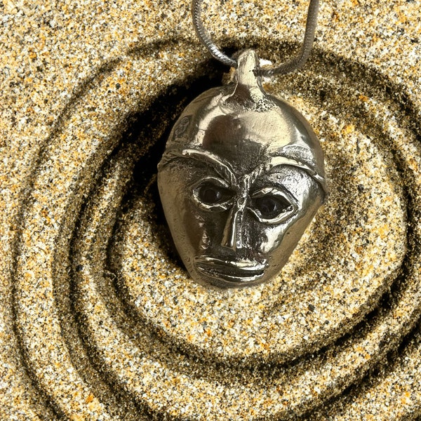 Pendentif masque tribal africain