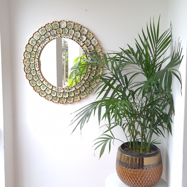 Embellece tu espacio con nuestros espejos de 60 cm estilo cuzqueño y cajamarquino, reflejo de la artesanía peruana y símbolo de tradición y elegancia - Espejos Peruanos - Peruvian Mirrors - Echo a Mano - Madera Tallada - Espejo Decorativo - Artesanal