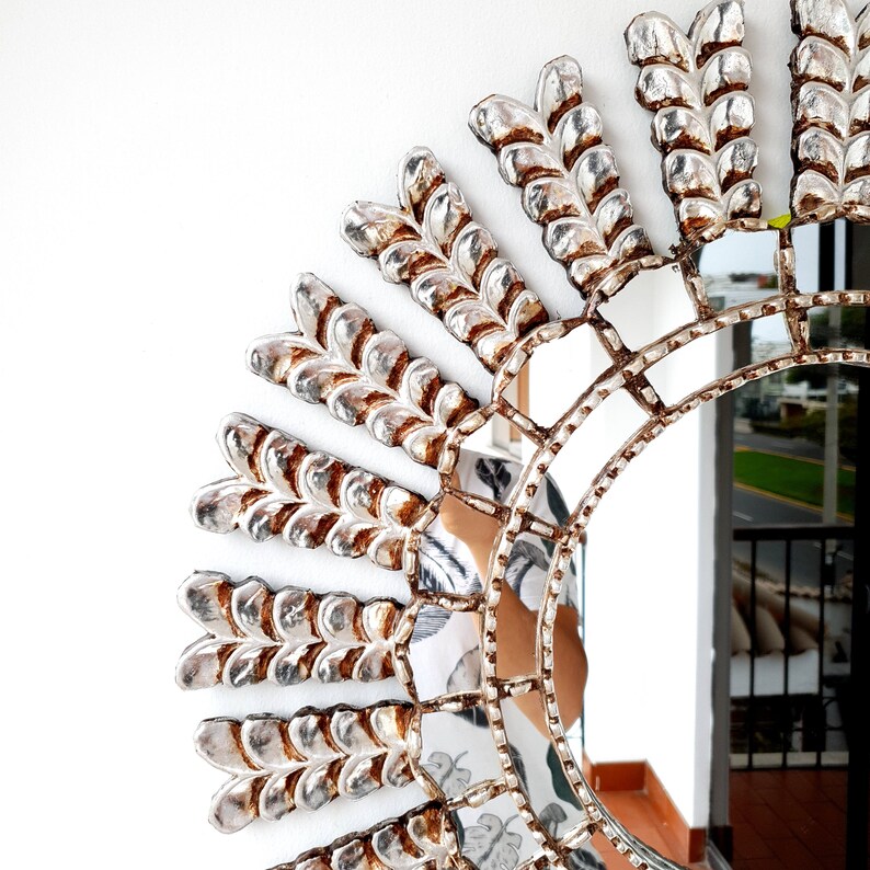 Embellece tu espacio con nuestros espejos de 60 cm estilo cuzqueño, reflejo de la artesanía peruana y símbolo de tradición y elegancia - Espejos Peruanos - Peruvian Mirrors - Echo a Mano - Madera Tallada - Espejo Decorativo - Espejo Artesanal
