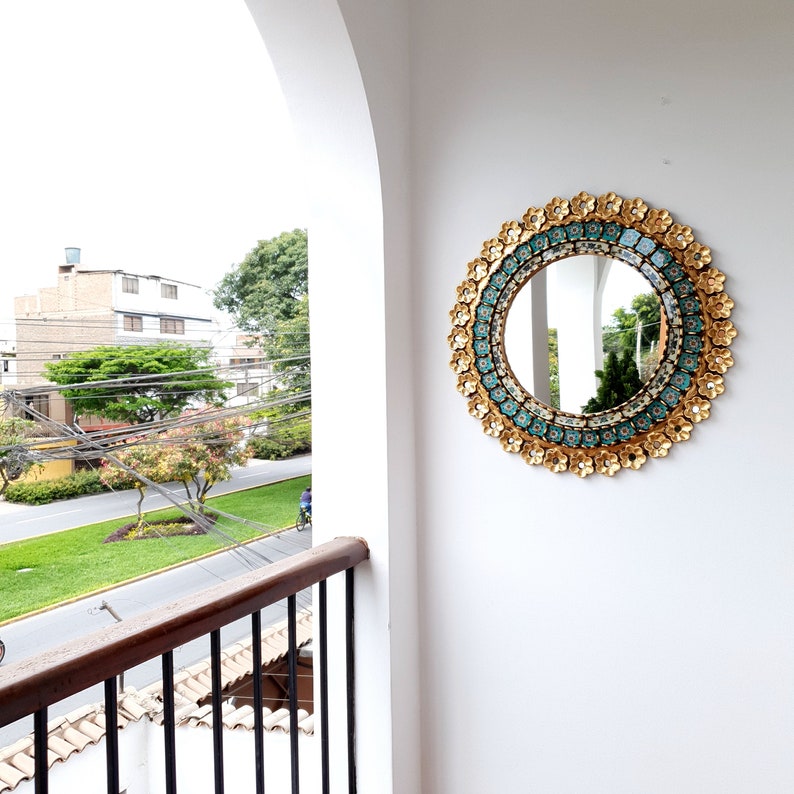 Embellece tu espacio con nuestros espejos de 60 cm estilo cuzqueño, reflejo de la artesanía peruana y símbolo de tradición y elegancia - Espejos Peruanos - Peruvian Mirrors - Echo a Mano - Madera Tallada - Espejo Decorativo - Espejo Artesanal