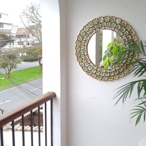 Embellece tu espacio con nuestros espejos de 60 cm estilo cuzqueño y cajamarquino, reflejo de la artesanía peruana y símbolo de tradición y elegancia - Espejos Peruanos - Peruvian Mirrors - Echo a Mano - Madera Tallada - Espejo Decorativo - Artesanal