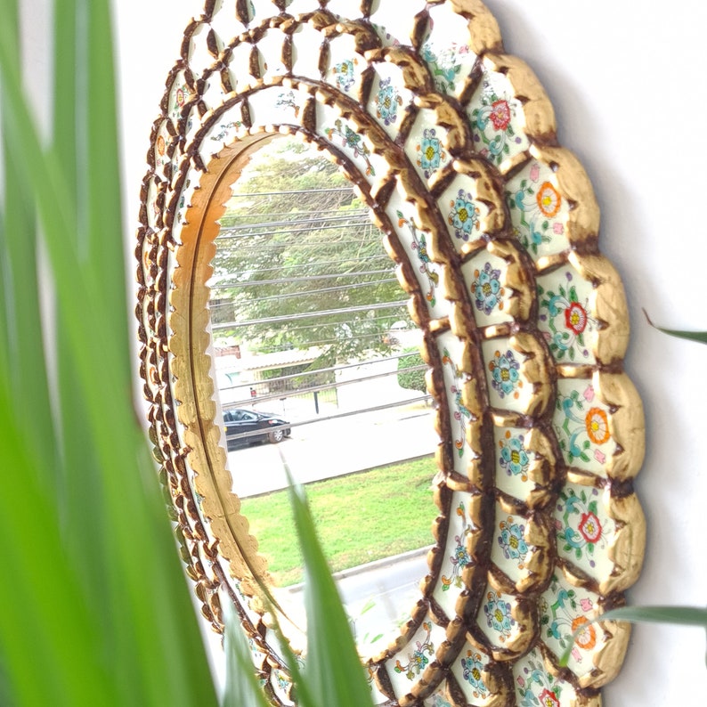 Embellece tu espacio con nuestros espejos de 60 cm estilo cuzqueño y cajamarquino, reflejo de la artesanía peruana y símbolo de tradición y elegancia - Espejos Peruanos - Peruvian Mirrors - Echo a Mano - Madera Tallada - Espejo Decorativo - Artesanal