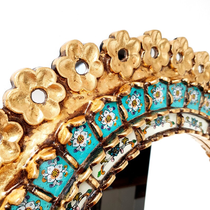 Embellece tu espacio con nuestros espejos de 60 cm estilo cuzqueño, reflejo de la artesanía peruana y símbolo de tradición y elegancia - Espejos Peruanos - Peruvian Mirrors - Echo a Mano - Madera Tallada - Espejo Decorativo - Espejo Artesanal
