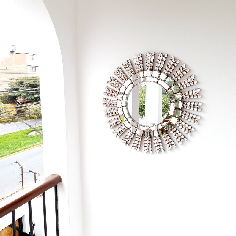 Embellece tu espacio con nuestros espejos de 60 cm estilo cuzqueño, reflejo de la artesanía peruana y símbolo de tradición y elegancia - Espejos Peruanos - Peruvian Mirrors - Echo a Mano - Madera Tallada - Espejo Decorativo - Espejo Artesanal
