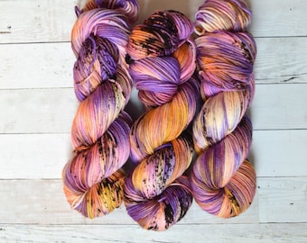 hilo teñido a mano / hilo de peso dk / hilo dk / 100% Superwash merino / lana merino / Hilo de suéter / hilo abigarrado / Amanecer en el muelle