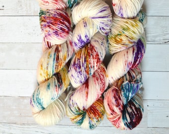 Filato di lana merino tinto a mano, Winifred Speckle, spessore DK, fibra variegata per maglieria.