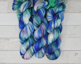 hand dyed yarn | dk weight yarn | dk yarn | 100% Superwash merino | merino wool | Sweater Yarn | Snow Globe