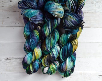 Aubs Worsted | hand dyed yarn | handdyed yarn | hand dyed worsted yarn | worsted yarn | worsted weight | Variegated Yarn | Night Bay