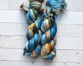 hand dyed yarn | worsted weight yarn | speckled yarn | worsted yarn | speckles | blue | Chesapeake Sunset