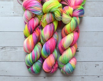 handgeverfd garen | vingergewichtgaren | Garen | Superwash | Gespikkeld garen | vingergaren | Sokkengaren | veelkleurig | Eenhoornbarf!