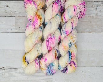 Fio para meias Spark! em lã merino superwash mesclada | Rosa e amarelo