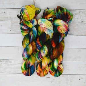 hand dyed yarn | dk weight yarn | dk yarn | 100% Superwash merino | merino wool | Sweater Yarn | speckled yarn | Macaw