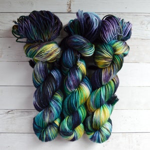 hand dyed yarn | dk weight yarn | dk yarn | 100% Superwash merino | merino wool | Sweater Yarn | Variegated | multi colored | Night Bay