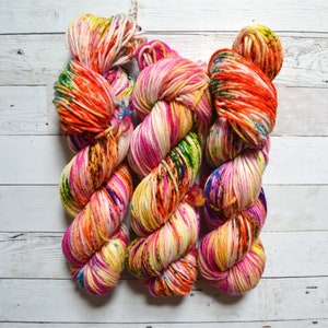 hand dyed yarn | Dyed yarn | worsted weight yarn | speckled yarn | worsted yarn | Sweater yarn | hat yarn | speckles | Funky Monkey